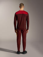 A-Dura Elite Langarmtrikot 2.0 in Bordeaux, Rückansicht mit kontrastierendem rotem Schulterpanel, MTB-Bekleidung.