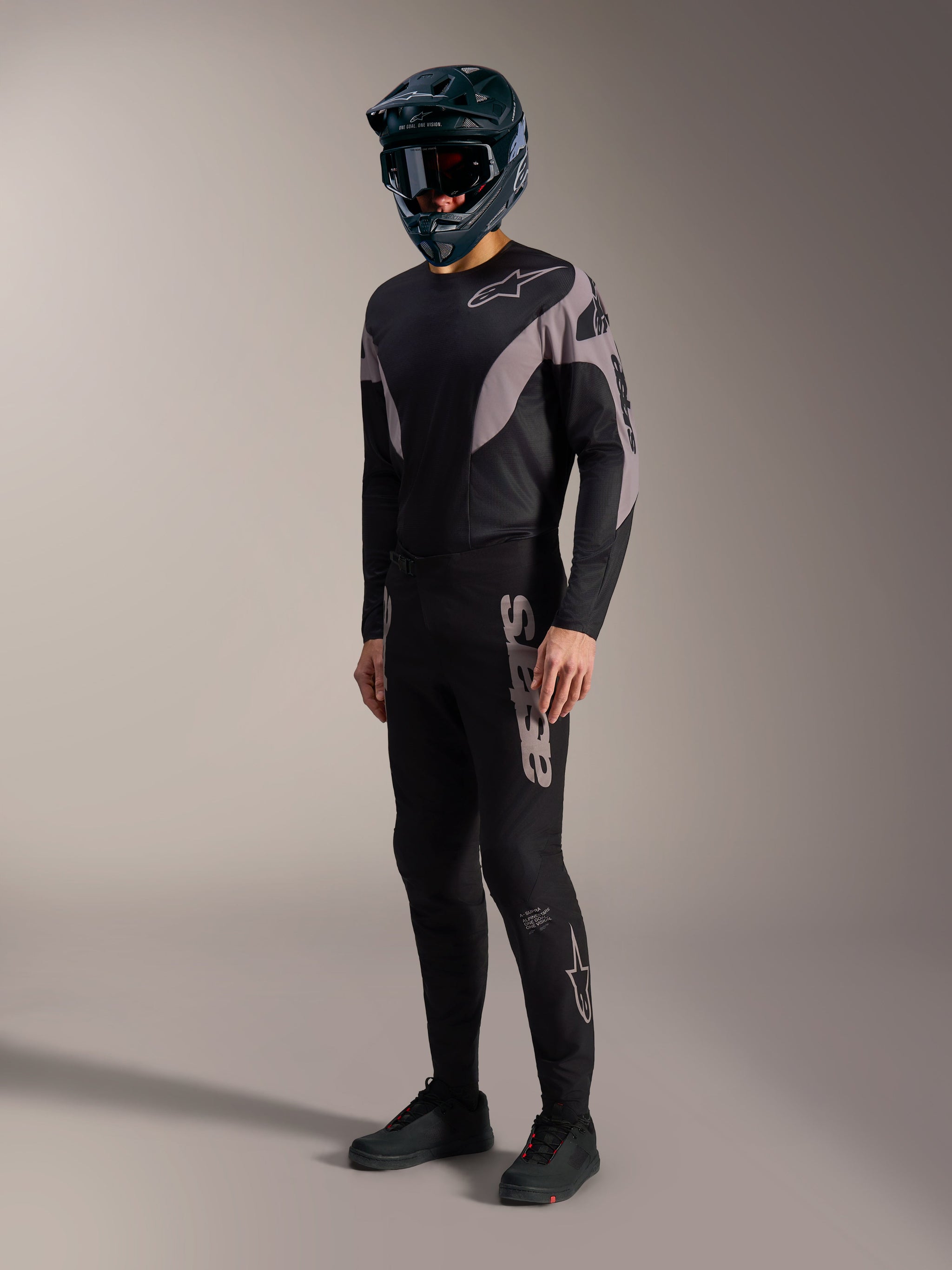 A-Supra Elite MTB kit in black and grey, featuring performance stretch pants and jersey with bold Alpinestars branding.