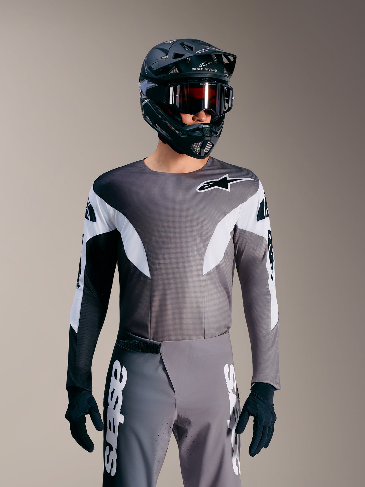 A-Supra Elite Trikot in Faded Gray, mikroperforiertes MTB-Rennoberteil mit weißen Akzenten und Alpinestars-Branding.