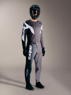A-Supra Elite MTB-Rennset in Faded Gray, Performance-Hose mit weißer Wortmarke und passendes Trikot.