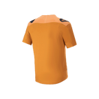 Alpinestars A-Aria Polartec Switch Trikot, Kurzarm-MTB-Trikot, Dark Gold, Rückansicht mit schwarzen Schulterlogos und längerem abfallendem Saum, Performance-Mountainbike-Bekleidung