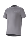 Alpinestars A-Dura Astar Trikot, Kurzarm-Mountainbike-Jersey, Dunkelgrau, mit kleinem silbernem Logo auf der Brust, Rundhalsausschnitt und verlängertem Rückensaum, feuchtigkeitsableitendes Funktionsmaterial, MTB-Trailfahrten