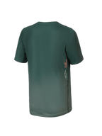 Alpinestars Youth A-Dura Rise Kurzarm-MTB-Trikot, Silver Pine Grün, Rückansicht mit vertikalem A-DURA- und Astars-Logo-Branding an der Seite, verlängertem Saum, technisches feuchtigkeitsableitendes Gewebe.
