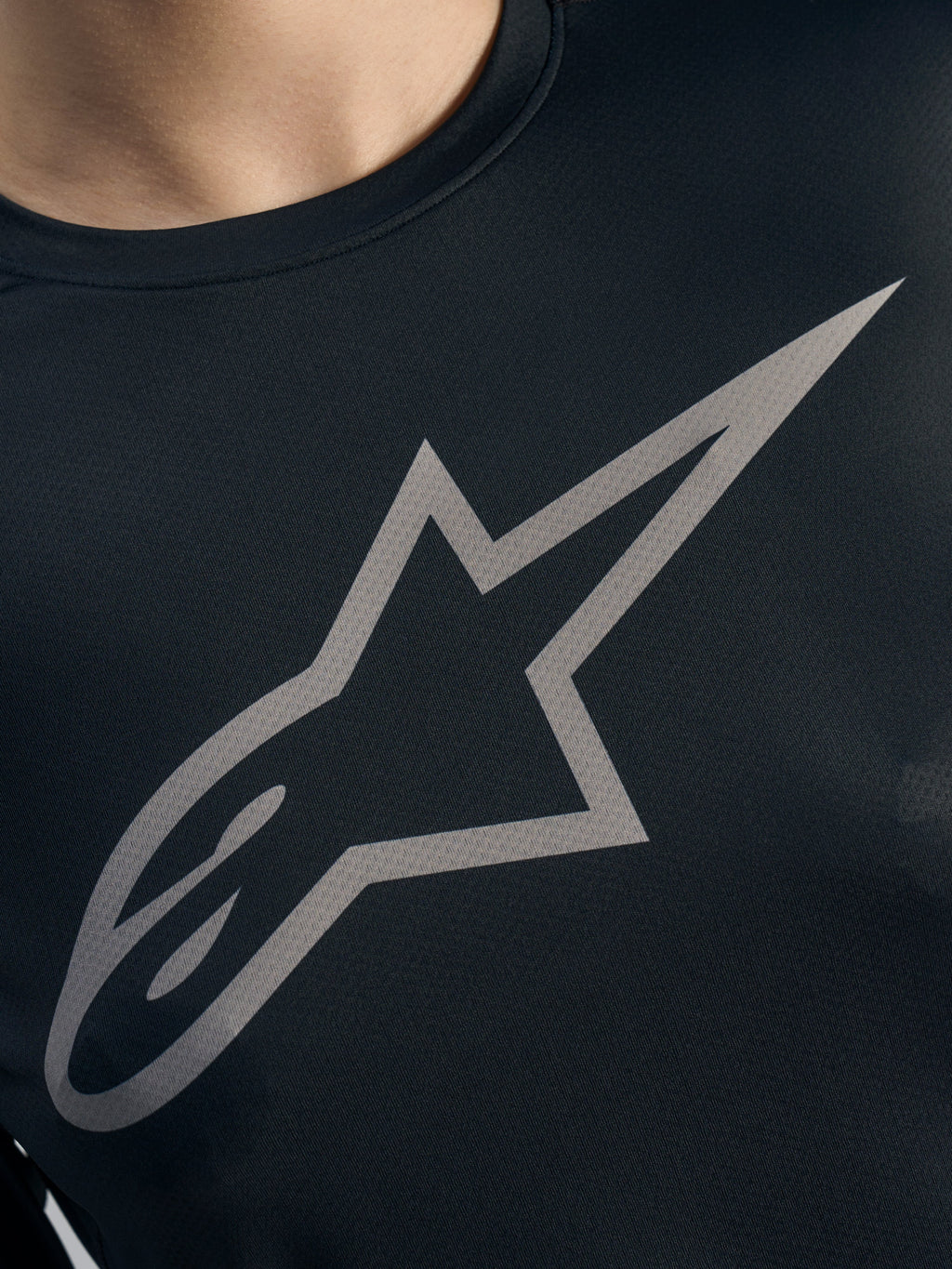 Graues Alpinestars Logo auf schwarzem Stella A-Dura Ride Langarmtrikot aus MTB-Jacquard-Gewebe für Damen.