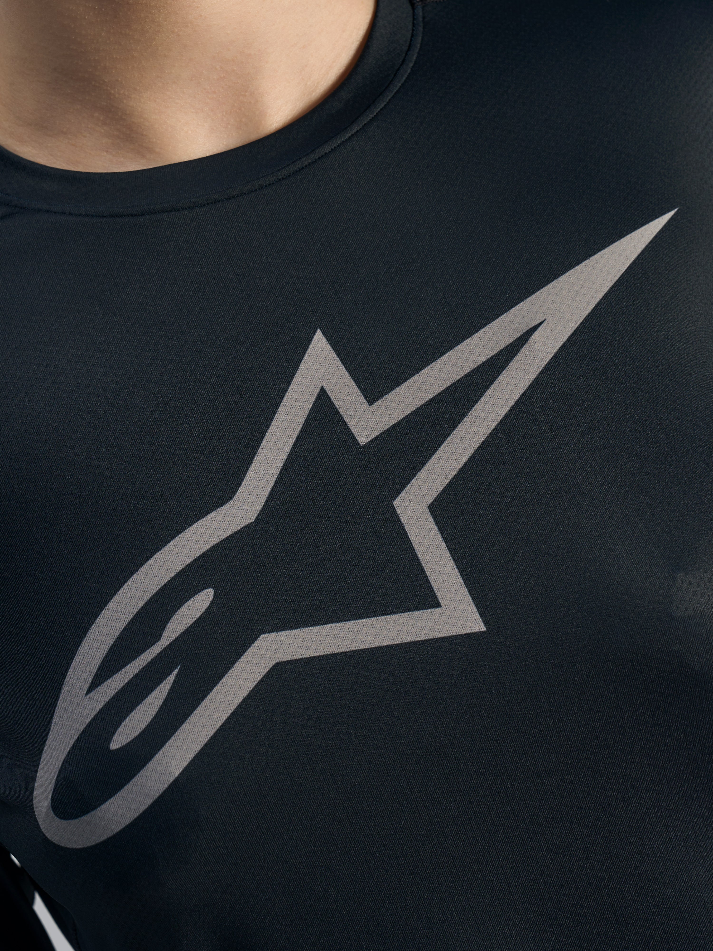Graues Alpinestars Logo auf schwarzem Stella A-Dura Ride Langarmtrikot aus MTB-Jacquard-Gewebe für Damen.