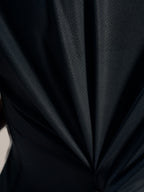 Schwarzes Jacquard-Gewebe-Detail des Stella A-Dura Ride MTB-Trikots mit flexibler und atmungsaktiver Struktur.