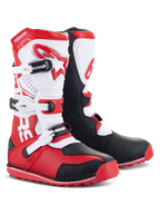 Alpinestars Tech-T Stiefel, Motorrad-Trial-Stiefel, Hellrot, Schwarz und Weiß, mit einer weißen ergonomischen Schienbeinplatte mit rotem Branding, drei verstellbaren Schnallen, schwarzen Schutzpaneelen und einer roten profilierten Sohle für Trials-Performance