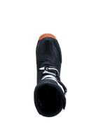Alpinestars Tech-T Trial-Stiefel, Schwarz und Weiß, Draufsicht der Einstiegsöffnung mit Schnallen und brauner Gummisohle.