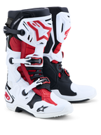 Alpinestars Tech 10 Stiefel, Motocross-Stiefel, Weiß, Schwarz und Leuchtrot, Paaransicht mit Fokus auf TPU-Schutzplatten, Schnallenverschlusssystem und DHCP-Fersenstütze.