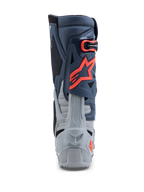 Alpinestars Tech-10 Enduro Stiefel, Grau und Rot Fluo, Rückansicht mit Fersenschutz, TPU-Konstruktion, Offroad-Motorradstiefel.