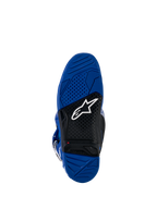 Alpinestars Yamaha Tech 7 Stiefel, Motocross-Stiefel, Sohlenansicht in Blau und Schwarz, Außensohle aus vulkanisiertem Doppelkomponenten-Gummi mit strukturiertem Gripmuster, weißem Alpinestars-Logo und rotem Verschleißindikator