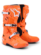 Alpinestars Tech 10 Supervented Stiefel, Motocross-Stiefel, Orange Fluo mit weißen und schwarzen Akzenten, mit weißen verstellbaren Schnallen, belüfteter TPU-Schienbeinplatte und markantem Alpinestars-Logo, Hochleistungs-Schuhwerk für Offroad-Rennsport
