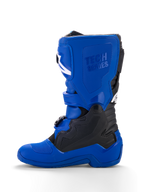 Alpinestars Yamaha Youth Tech 7S Stiefel, Jugend-Motocross-Stiefel, Blau mit schwarzen und weißen Akzenten, Seitenansicht, mit geprägtem „Tech Series“-Branding, TPU-Schutzpanelen, Schnallenverschlusssystem und einer strapazierfähigen blauen Sohle für Offroad-Performance.