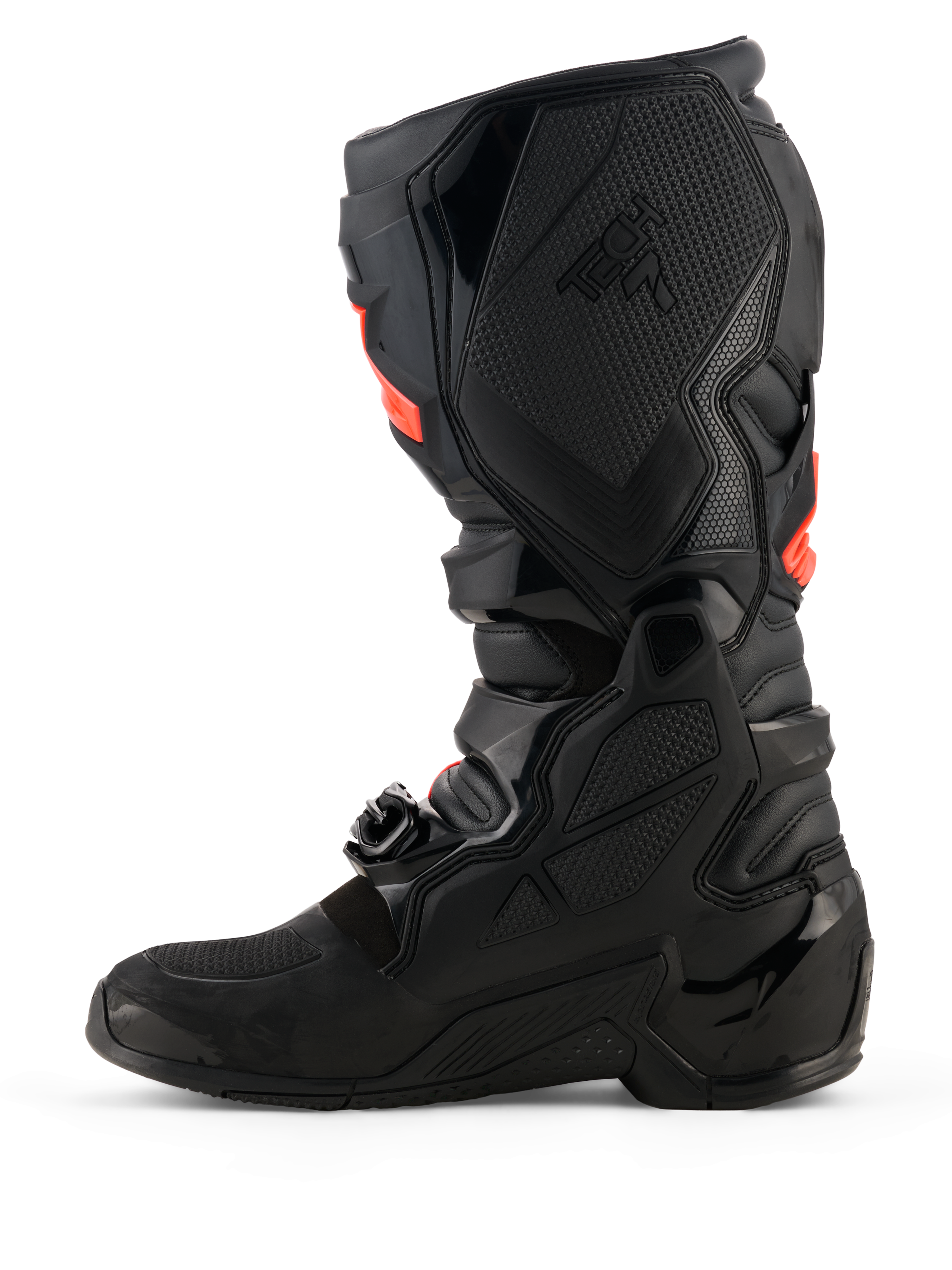 Alpinestars Tech 7 Stiefel, Motocross-Stiefel, Schwarz mit Red Fluo Akzenten, mediale Seitenansicht mit TPU-Schutzschalen, Schnallensystem und texturierten Grip-Einsätzen für Offroad-Performance