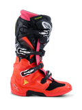 Alpinestars Tech 7 Stiefel, Motocross-Stiefel, Schwarz, Rot Fluo und Pink Fluo, Seitenprofil mit technischem Design, Schnellverschlussschnallen, glänzender TPU-Unterschale und Doppel-Drehpunktsystem für den Offroad-Rennsport