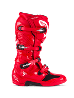 Alpinestars Tech 7 Stiefel, Motocross-Stiefel, Hellrot, Seitenansicht, mit einem Vier-Schnallen-Verschlusssystem, TPU-Schutzschale, weißem Alpinestars-Logo und „Tech 7“-Branding, strapazierfähiges Offroad-Rennschuhwerk