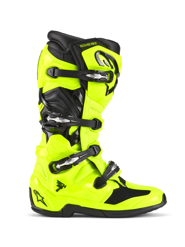Alpinestars Tech 7 Boots, Motocross-Stiefel, Gelb Fluo und Schwarz, Seitenprofil mit leuchtend neongelber TPU-Schale und vier schwarzen Schnallen, verstärkter Ferse und Zehenpartie, Gelenksystem für Flexibilität und professioneller Offroad-Rennoptik