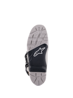 Alpinestars Tech 7 Enduro Drystar® Stiefel, Sohlenansicht, Grau und Schwarz, High-Grip-Profil mit strukturiertem schwarzem Mittelteil, weißes Astar-Logo, verfügt über einen austauschbaren Einsatz für Strapazierfähigkeit und Traktion beim Enduro-Fahren