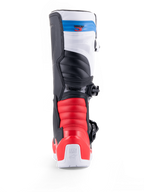 Alpinestars Tech 3 Stiefel, Motocross-Offroad-Motorradstiefel in Rückansicht, Weiß mit leuchtend roten und dunkelblauen Akzenten, schützende TPU-Konstruktion und Schnallenverschluss