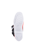 Alpinestars Tech 3 Stiefel, Motocrossstiefel von der Unterseite mit weißer Laufsohle mit hohem Grip, roten und dunkelblauen Akzenten sowie schwarzen Schnallen