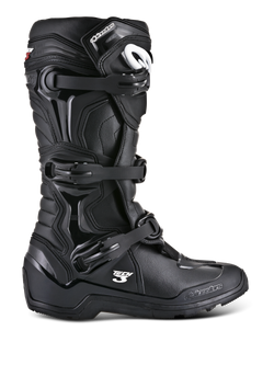 Alpinestars Tech 3 Enduro Stiefel, schwarze Offroad-Motorradstiefel, Seitenansicht mit Drei-Schnallen-Verschlusssystem, verstärkten TPU-Schutzpaneelen, griffiger Profilsohle und weißem Alpinestars-Branding.