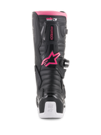 Alpinestars Stella Tech 3 Damenstiefel, Motocross-Stiefel, Schwarz, Weiß und Pink, Rückansicht mit pinkfarbenem Alpinestars Stern-Logo, pinkfarbenem oberem Rand, schwarzen strukturierten Paneelen und weißer Ferse mit Tech Series-Branding.