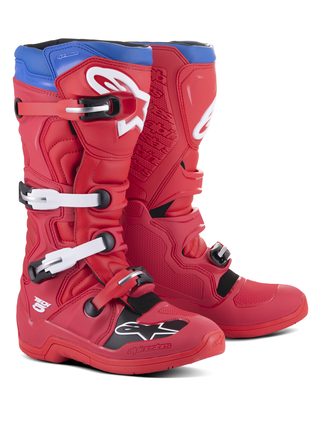 Alpinestars Tech 5 Stiefel, Motocross-Stiefel, Hellrot und Alpine Blue, mit vier weißen verstellbaren Schnallen, weißem Alpinestars-Logo auf dem Schienbein und im Zehenbereich, blauem Abschlussrand und schwarzen Schutzpaneelen, entwickelt für Offroad-Performance und Langlebigkeit.