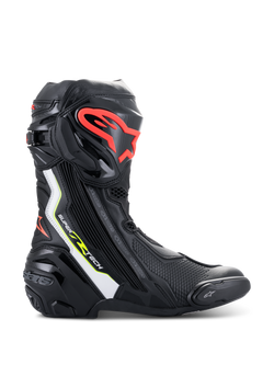 Alpinestars Supertech R Stiefel, Hochleistungs-Motorradrennstiefel in Schwarz mit weißen, fluo-roten und fluo-gelben Akzenten, mit einer schützenden TPU-Schienbeinplatte mit rotem Logo, austauschbarem Zehenschleifer und schlankem aerodynamischem Profil.