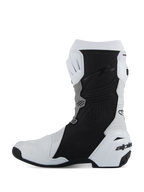 Alpinestars Supertech R Vented Stiefel, Rennsport-/Sport-Motorradstiefel, Weiß, Mittelgrau und Schwarz, Seitenansicht der medialen Seite mit perforierter Mikrofaser für Belüftung, schwarzen Grip-Schutzpaneelen und weißer TPU-Fersenschale mit Branding.