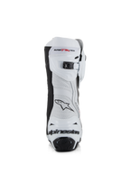 Alpinestars Supertech R Vented Stiefel, Weiß, Mittelgrau und Schwarz, Rückansicht mit perforiertem Mikrofaser-Obermaterial, mikroverstellbarem Ratschenverschluss oben und integriertem Fersenschutz mit Alpinestars-Logo
