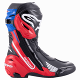 Alpinestars Honda Supertech R Stiefel, professionelle Motorrad-Rennstiefel, Schwarz, Hellrot und Blau, Seitenprofil mit markantem weißem Honda- und Alpinestars-Branding, TPU-Schienbeinschutzplatte, austauschbare Zehen- und Fersenschleifer.