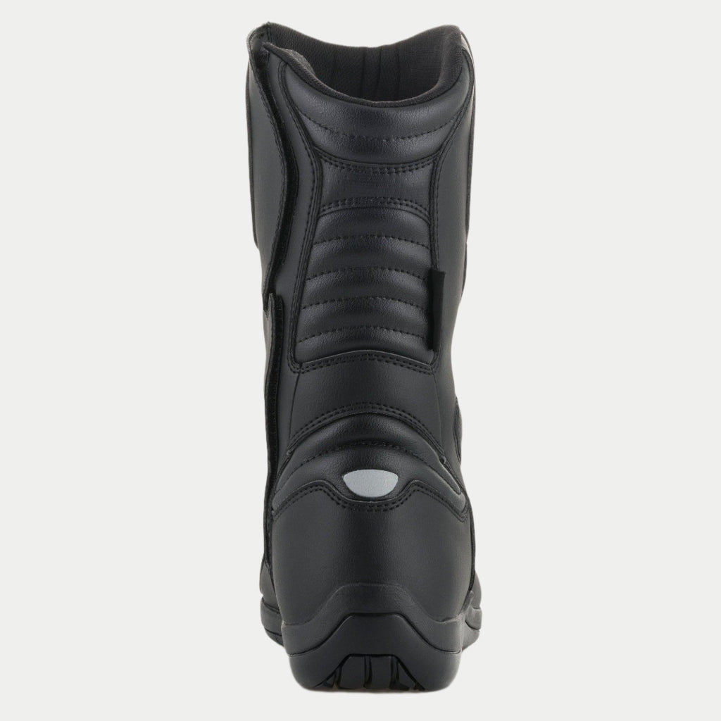 Alpinestars Origin Drystar® Stiefel, Motorrad-Tourenstiefel, Schwarz, Rückansicht mit Akkordeon-Flex-Zonen an Achillessehne und Wade, reflektierendem Fersendetail und strapazierfähiger Mikrofaser-Konstruktion