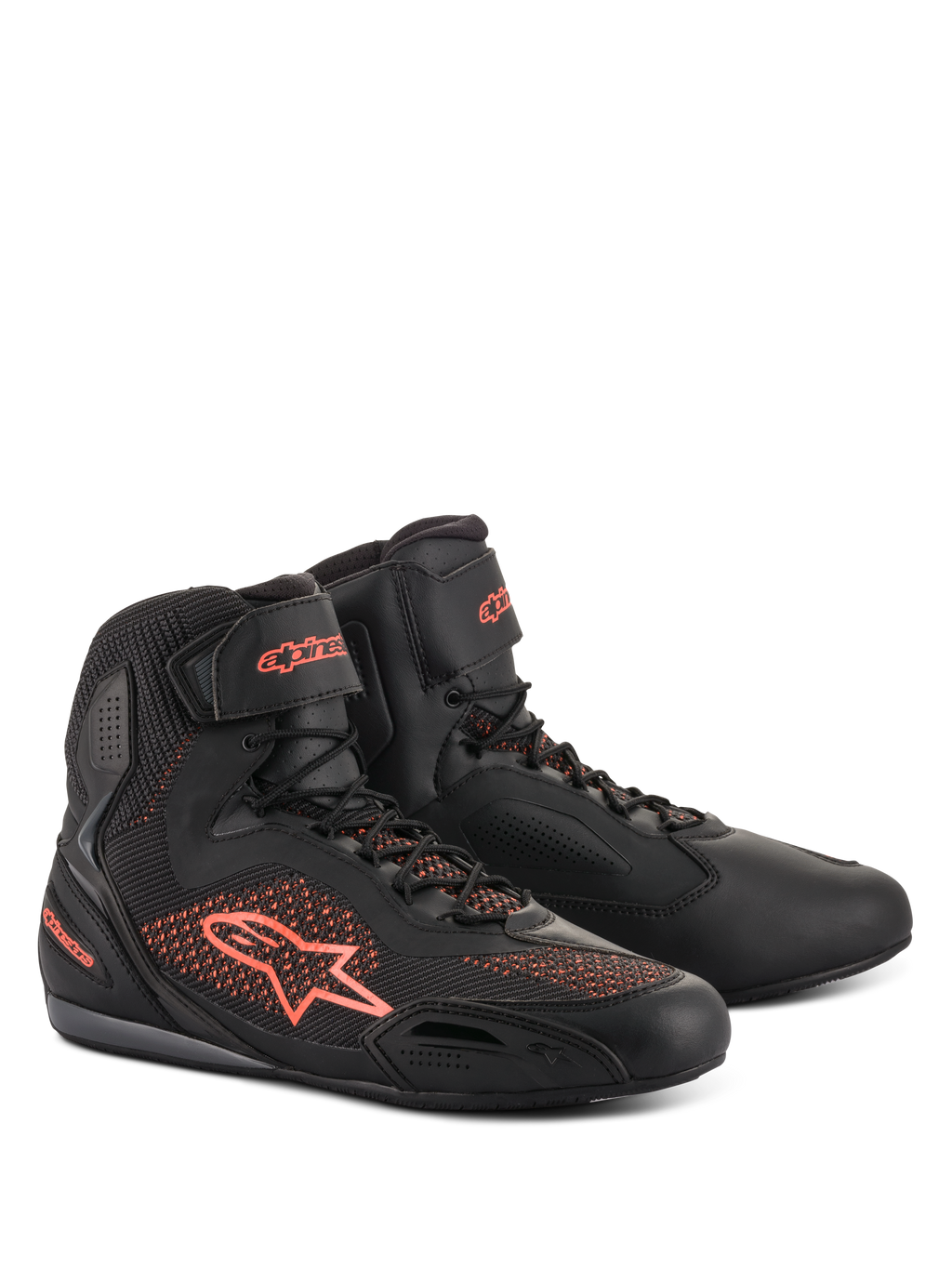 Alpinestars Faster-3 Rideknit Schuhe, Motorradschuhe, Schwarz und fluoreszierendes Rot, mit atmungsaktiven Strick-Einsätzen und einer leichten Mikrofaser-Konstruktion, High-Top-Profil mit Alpinestars-Logo an der Seite und Ferse, sicherer Schnürverschluss mit Klettverschluss-Knöchelriemen