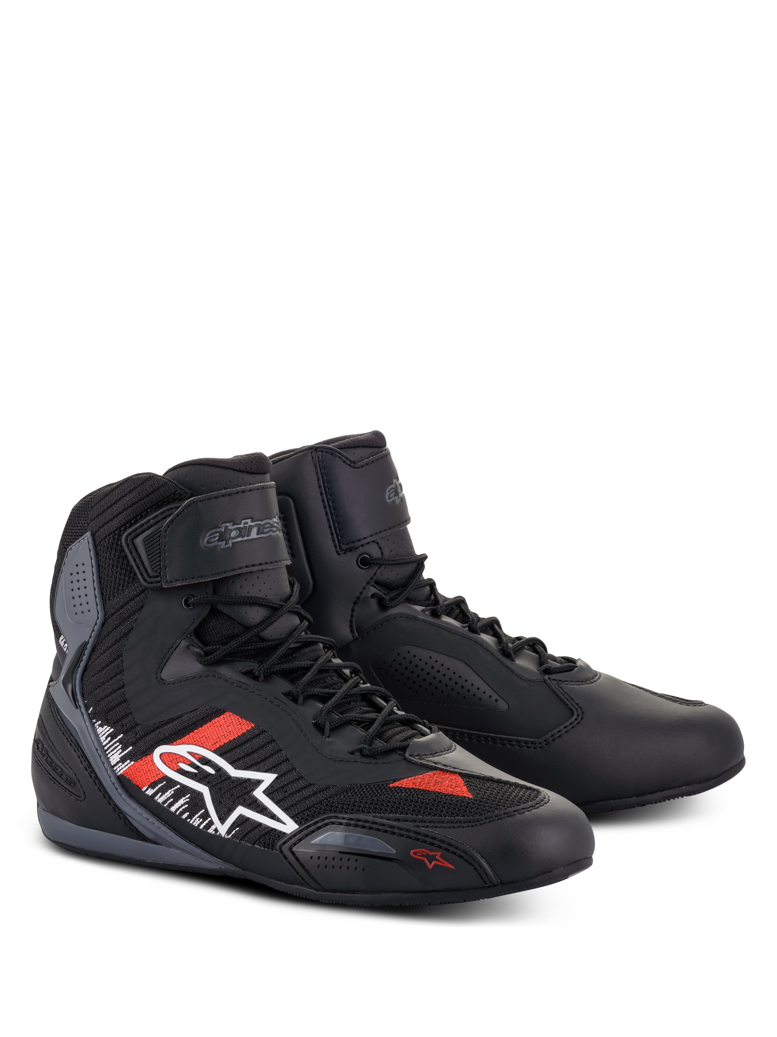 Alpinestars Faster-3 Rideknit® Schuhe, Motorradschuhe, Schwarz, Grau und Hellrot, mit Obermaterial aus Mikrofaser und Strickgewebe, weißem Alpinestars-Logo an der Seite mit roten und weißen Akzenten, Schnürverschluss mit Klettverschluss am Knöchel und sportlichem Road-Racing-Design.