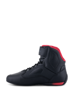 Alpinestars Faster-3 Rideknit® Schuhe, Motorradschuhe, Schwarz und Rot, Seitenansicht, mit rotem Mesh-Futter, Knöchelriemen und perforiertem Mikrofaser-Chassis