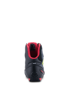 Alpinestars Faster-3 Rideknit® Schuhe, Rückansicht, Schwarz mit rotem Innenfutter und neongelben Akzenten, verfügt über eine TPR-Fersenkappe und einen Reflexionsstreifen, Performance-Motorradschuhe