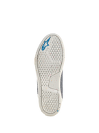 Alpinestars Circal Riding Shoes, Ansicht der Außensohle, cremeweiße Sohle aus recyceltem Gummi mit bunten Sprenkeln, Sechseck-Profilmuster für Griffigkeit, blaues Alpinestars Stern-Logo, nachhaltige Motorradschuhe für den urbanen Einsatz