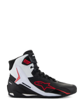 Alpinestars Faster-4 Schuhe, High-Top Motorradschuhe, Schwarz, Weiß und Rot, mit großem rotem Stern-Logo, weißem Seitenpanel mit Alpinestars-Branding und sportlichem Design für Straßenfahrten