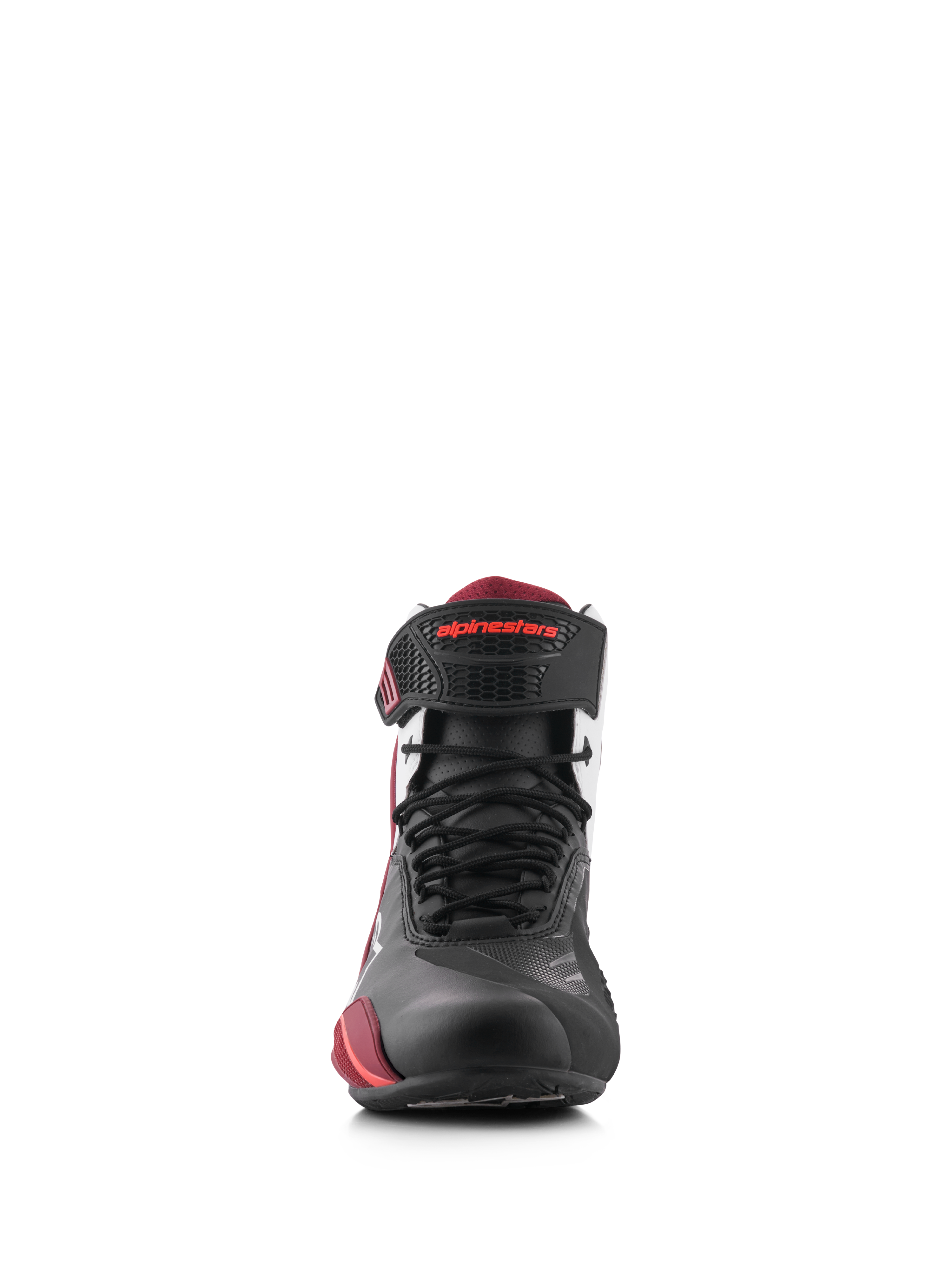Alpinestars Faster-4 Schuhe, Schwarz Weiß Dunkelrot, Vorderansicht von Motorradschuhen, mit schwarzem Mikrofaser-Obermaterial und roten Akzenten, Schnürverschluss und Klettverschluss am Knöchel mit rotem Alpinestars-Branding