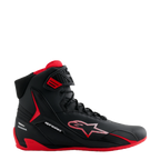 Alpinestars Honda Faster-4 Schuhe, schwarz-roter High-Top-Fahrschuh, schlankes Mikrofaser-Design mit gestreiftem Stern-Logo, rote Sohle und gepolsterte Innenseite, Honda-Branding an der Ferse, Performance-Motorsport-Schuhwerk