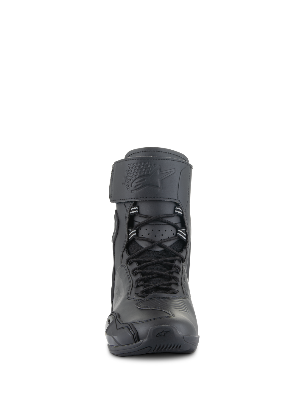 Alpinestars Superfaster Riding Shoes, Schwarz Schwarz, Frontansicht hoher Motorradschuhe mit Schnellschnürsystem, breitem Riemen oben mit geprägtem Logo und stromlinienförmigem, schützendem Design