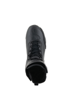 Alpinestars Superfaster Schuhe, Motorradschuhe, Schwarz auf Schwarz, Draufsicht mit Fokus auf das Schnellschnürsystem und den hohen Schaft, schlankes technisches Design mit verstärktem Zehenbereich.