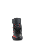 Alpinestars Superfaster Schuhe, hoch geschnittene Motorradschuhe, Schwarz mit leuchtend roten und weißen Akzenten, Vorderansicht mit Speed-Lace-System, schützender Schienbeinriemen mit geprägtem Stern-Logo und verstärktem Zehenbereich.