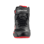 Alpinestars FQ20 Faster-3 Rideknit® Schuhe, Motorradschuhe, Schwarz und leuchtendes Rot, Vorderansicht mit Schnürverschluss und Klettverschluss oben mit Alpinestars-Branding, technische Mikrofaser und atmungsaktive Strickkonstruktion.