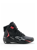 Alpinestars Stella Faster-4 Drystar® Schuhe, Motorradschuhe für Damen, Schwarz mit grauen und Coral Fluo Akzenten, High-Top-Design mit seitlichem Branding und Klettverschluss, wasserdichte Mikrofaser für sportliches Fahren