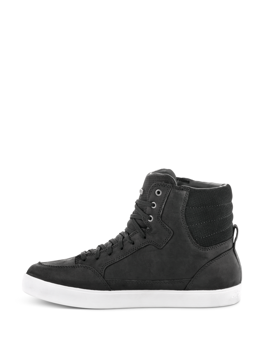 Alpinestars J-6 Wasserdichter Schuh, Schwarz und Weiß, Seitenprofil eines High-Top-Motorrad-Sneakers, schwarze Lederkonstruktion mit weißer Gummisohle, urbanes Motorrad-Schuhwerk mit Schnürdesign.
