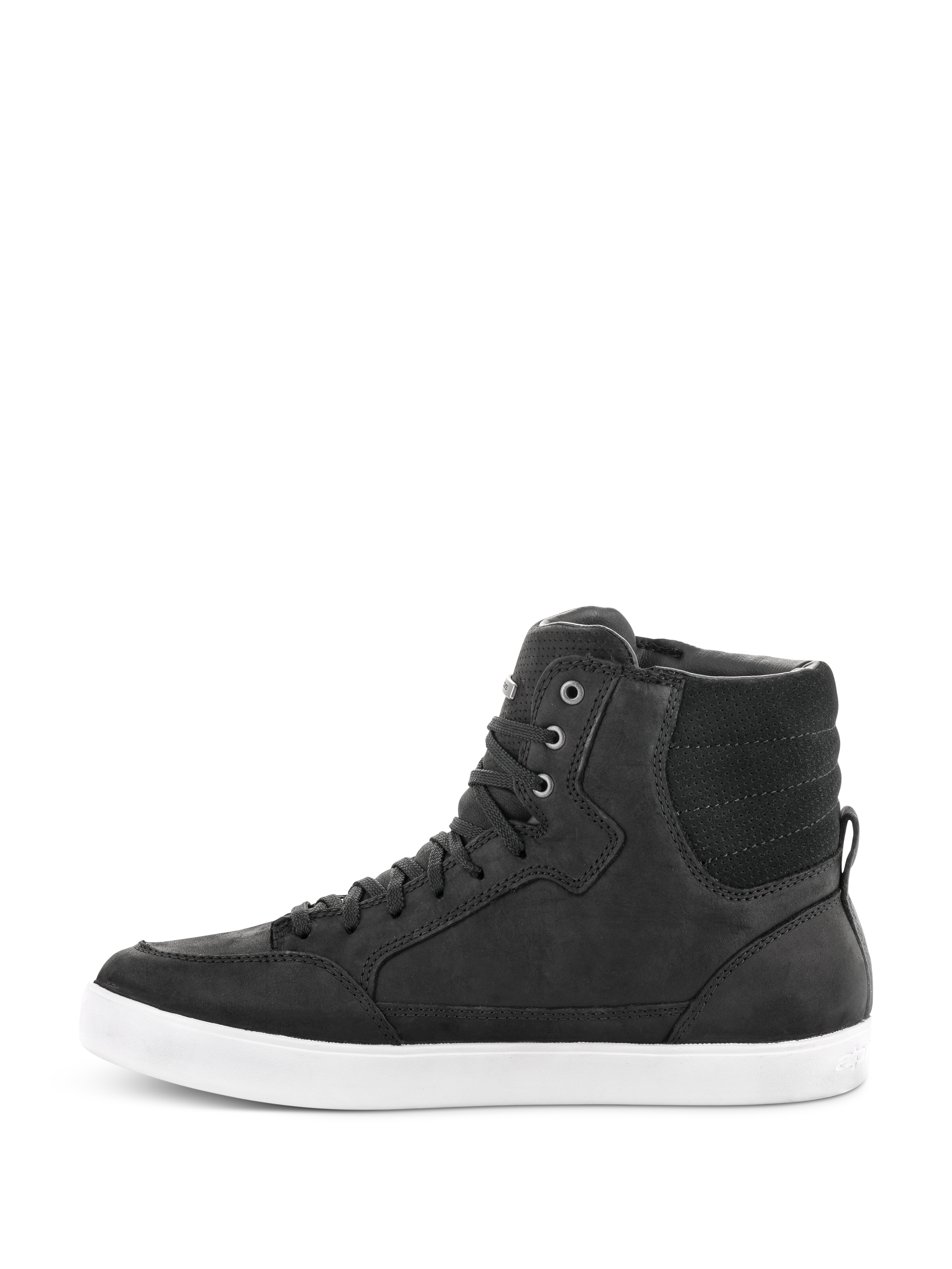 Alpinestars J-6 Wasserdichter Schuh, Schwarz und Weiß, Seitenprofil eines High-Top-Motorrad-Sneakers, schwarze Lederkonstruktion mit weißer Gummisohle, urbanes Motorrad-Schuhwerk mit Schnürdesign.