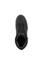 Alpinestars J-6 Waterproof Schuh, Schwarz und Weiß, Draufsicht auf einen Motorradstiefel im Sneaker-Stil, hochwertige Konstruktion aus schwarzem Leder mit passenden Schnürsenkeln und weißem Sohlendetail, urbanes Schuhwerk für den Straßeneinsatz