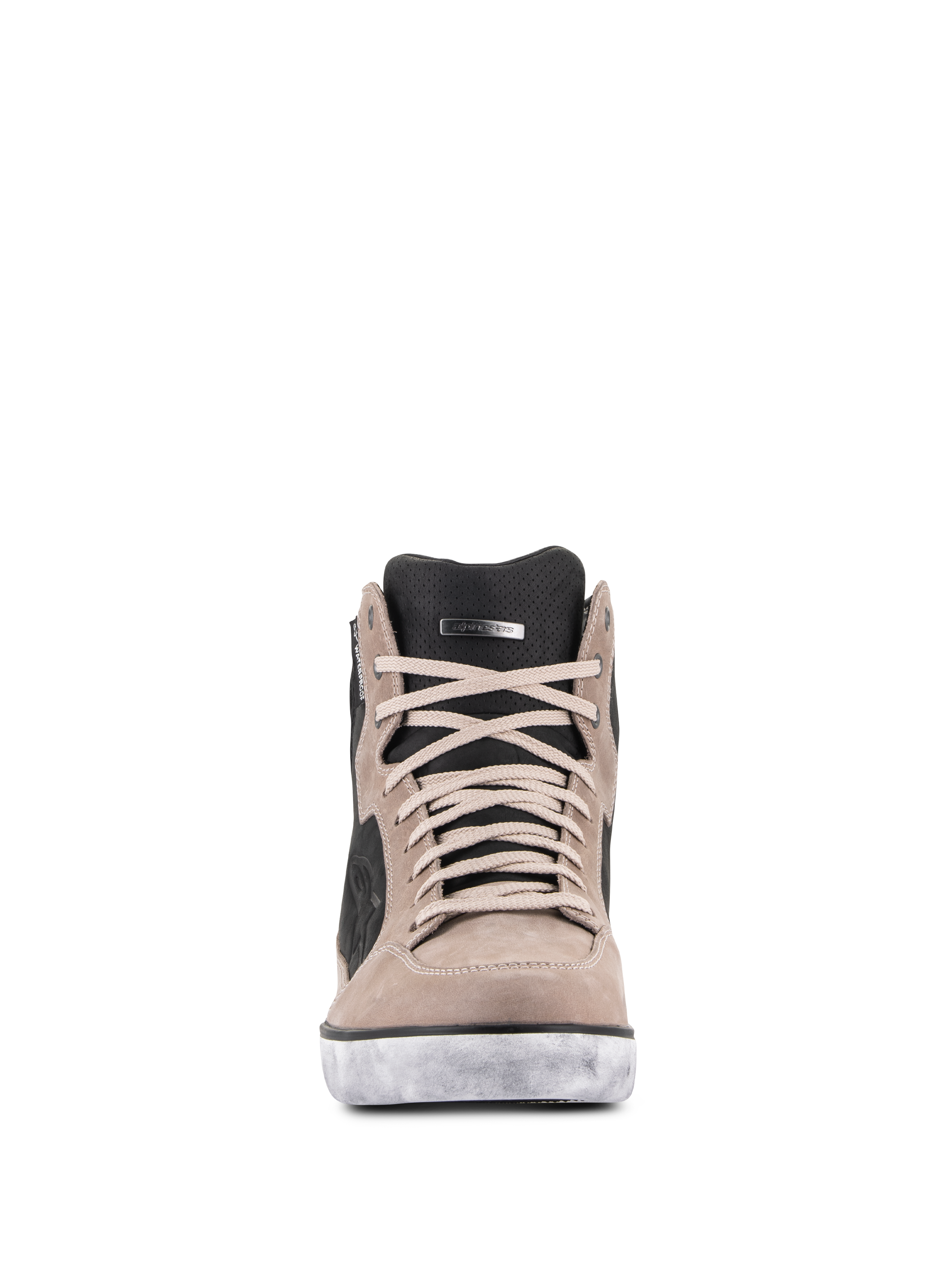 Alpinestars J-6 Waterproof Schuh in Black Flint White, Vorderansicht, hochwertiger Motorradschuh im Sneaker-Stil aus Premium-Leder, mit hellbraunen Schnürsenkeln, perforierter schwarzer Zunge und weißer Sohle im Distressed-Look.
