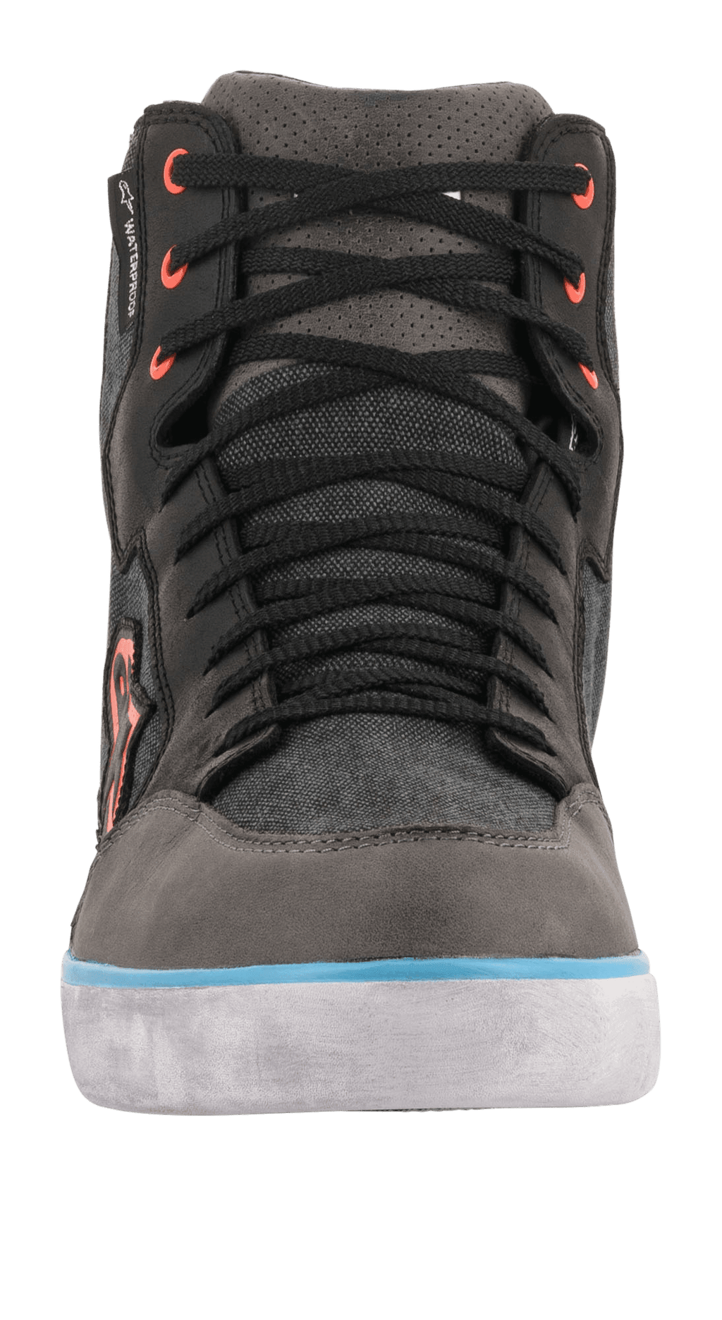 Alpinestars J-6 Waterproof Canvas Reitschuh, Vorderansicht, Schwarz und Anthrazit mit hellblauem Sohlenakzent und orangefarbenen Ösen, Motorradstiefel im Sneaker-Stil mit wasserdichter Membran
